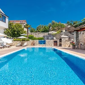 apartments-petra-krk.primorje-gorskikotar.com/