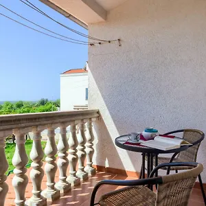 https://apartment-monica-liznjan.pula-hotels.org